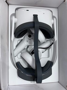 Pico Neo 3 Pro VR Headset with Controllers - White and Dark Gray